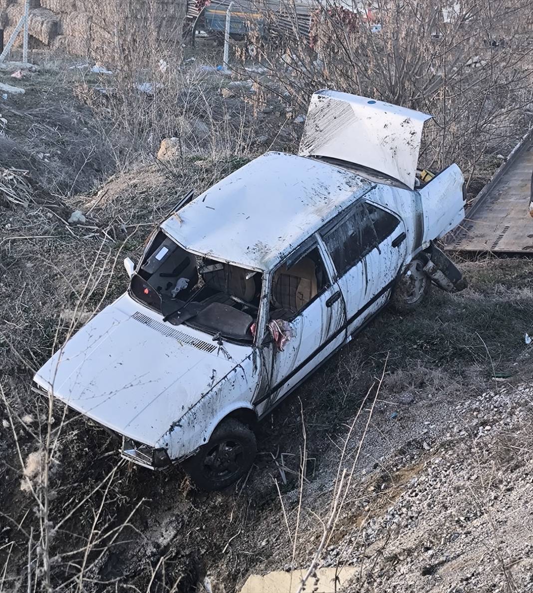 Konya’da otomobil sulama kanalına devrildi! Yaralılar var 6